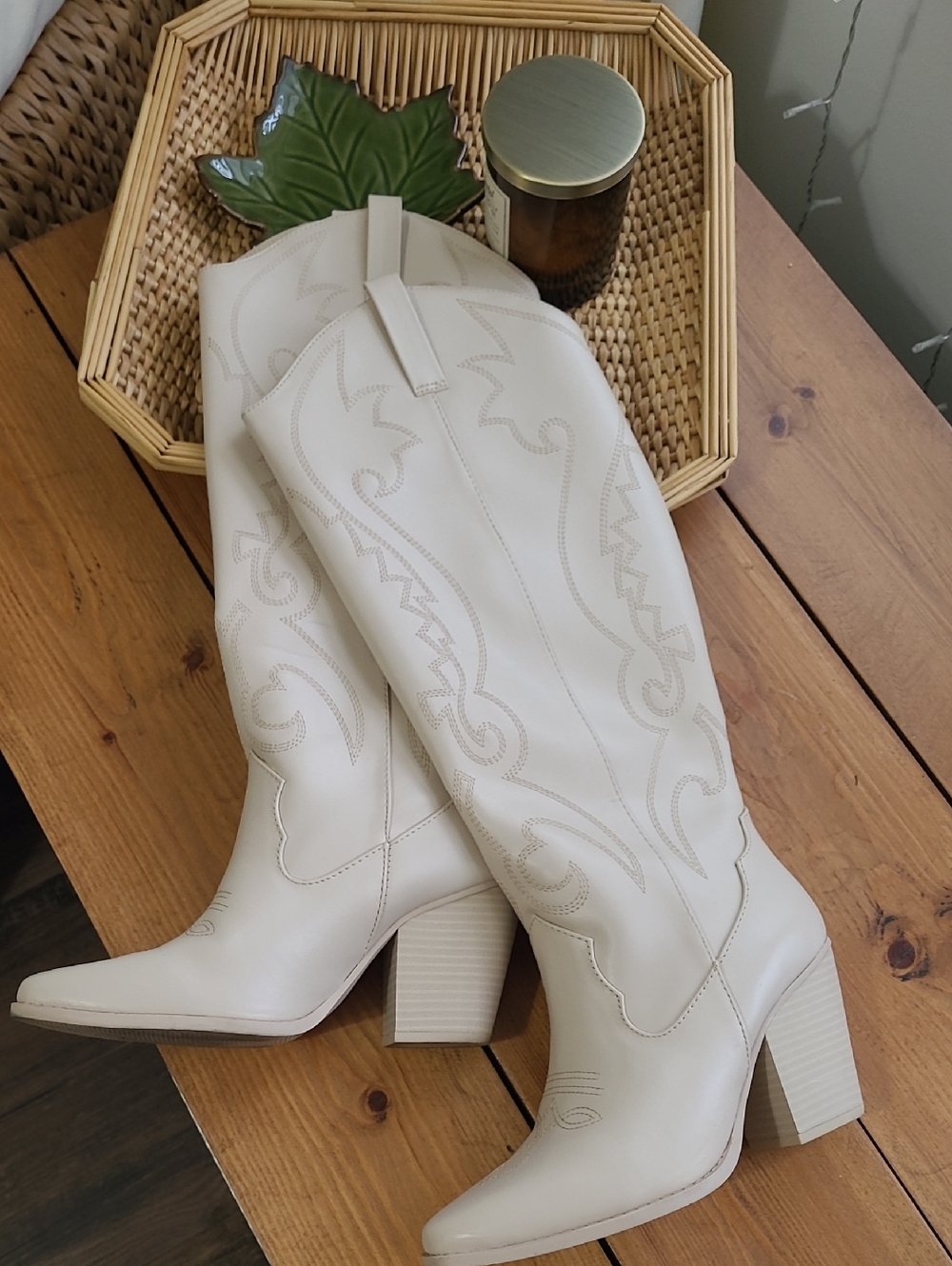 Gorgeous Cream Cowboy Boots